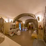 Romana & 4* מינורי