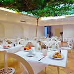 Romana & מלון 4*