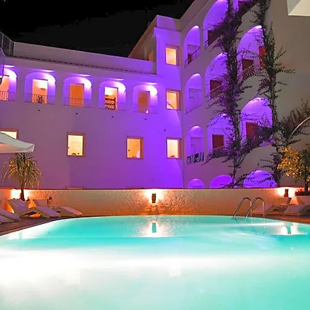 Romana & Hotel Minori