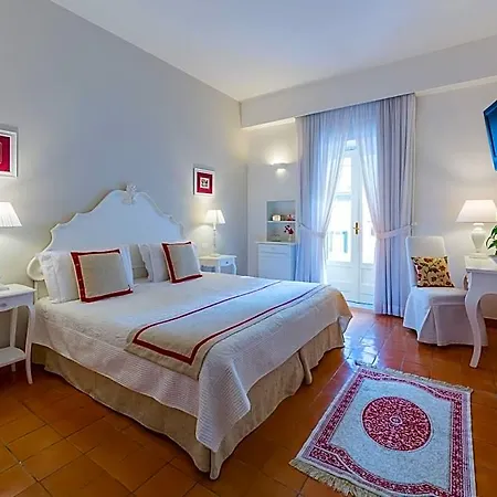 Romana & Hotel Minori