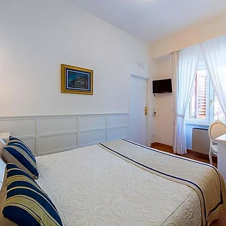 Romana & Hotel Minori